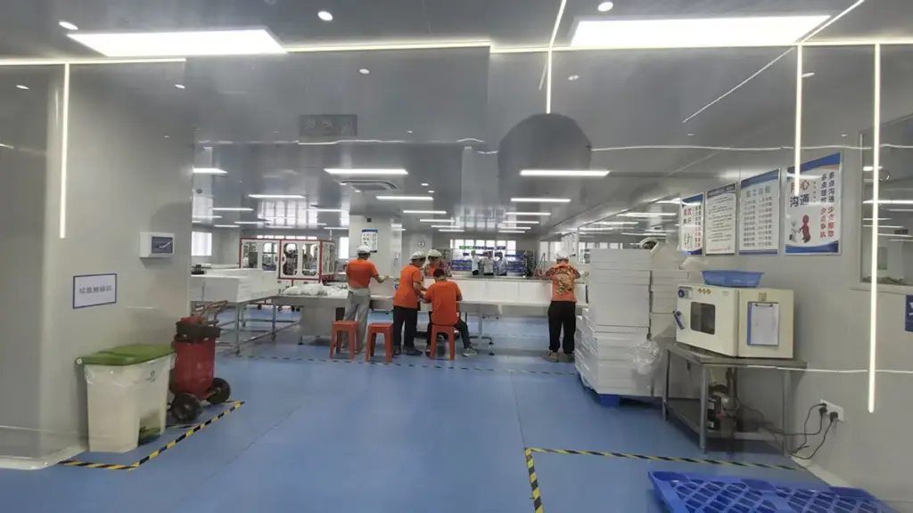 Cosmetics_assembly_cleanroom_without_dust
